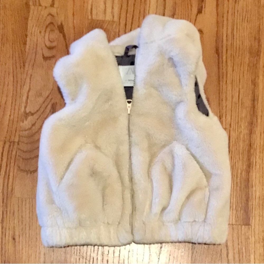 Zara kids Cream Faux Fur fleece hooded Vest for 2-3 years of age - Picture 4 of 5